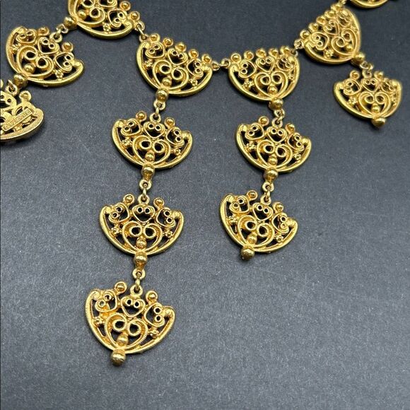 VTG Florenza Gold Scrollwork Necklace and Clip On Earring Set - Picture 3 of 9
